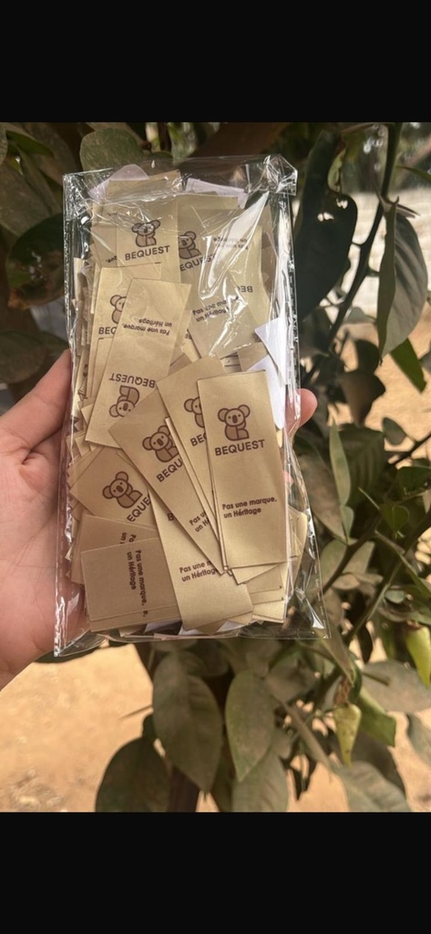 Les étiquettes de vêtements imprimées